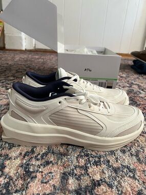 NWT APL Women’s Joggers size 10 in Ivory / Greige / Navy